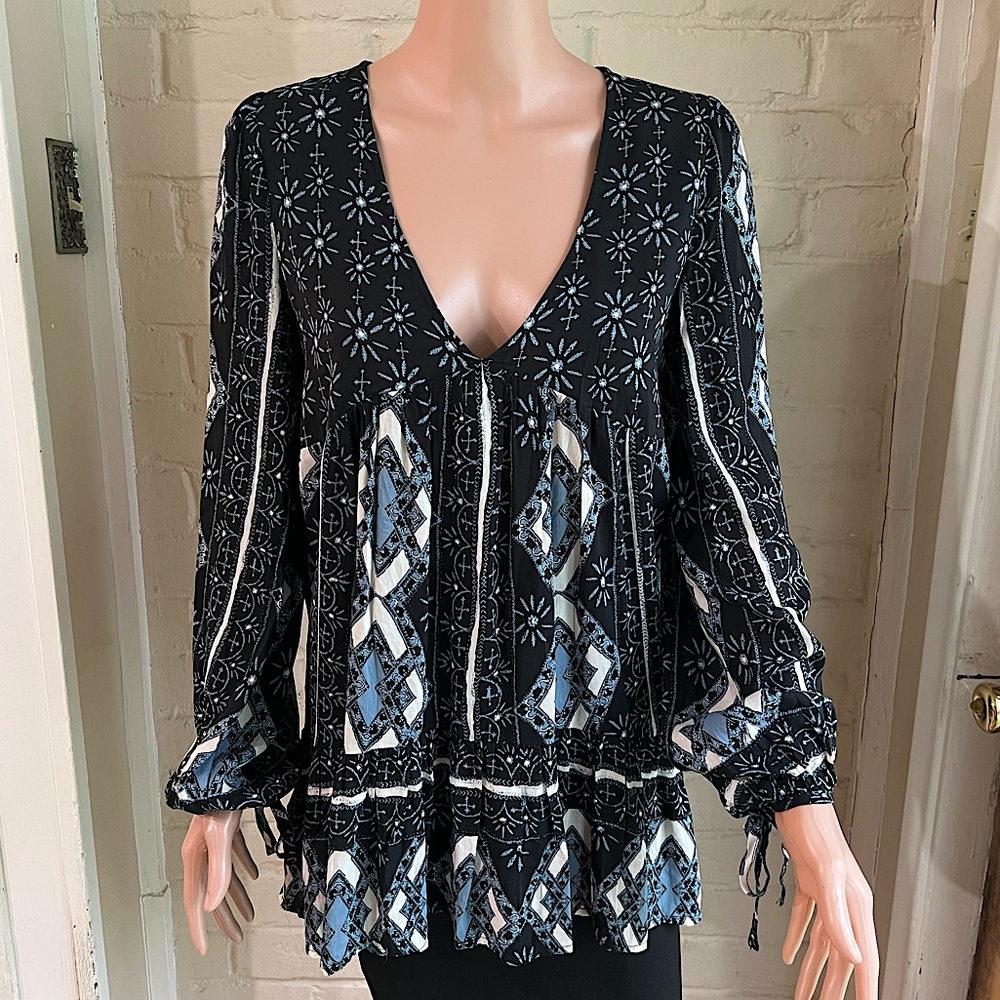 Free People size XS navy light blue white paisley boho long sleeve blouse